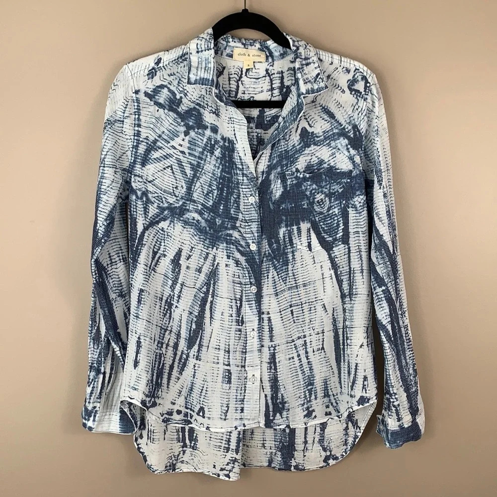 Anthropologie cloth & stone blue and white button down sz sm